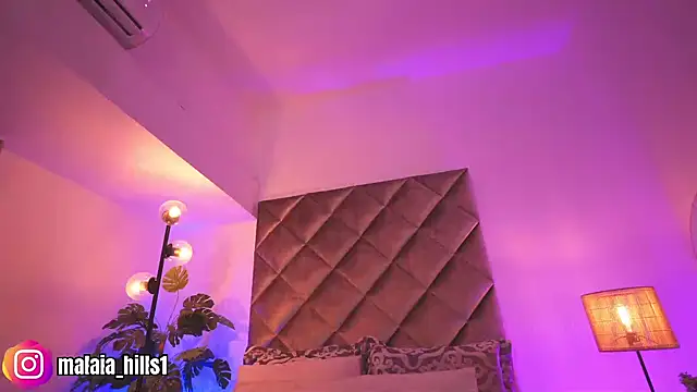 Malaia_hills - ⭐ALL NAKED + OIL TITS⭐