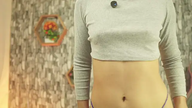 Bonniie_98_ - remove shirt - show tits