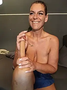 DienchenHot - 😝Oberteil ausziehen