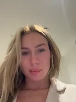 SexySaraxxoo - TWERK NAKED
