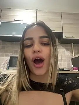 SelenaSweetie - Finger Pussy In Doggy (no panties)