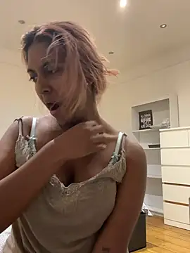 DonnaShy - Robe tease🫦