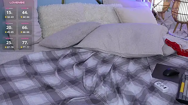MariaMedow - play with tits