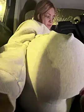 Elsawhere - bend on door while a guy behind