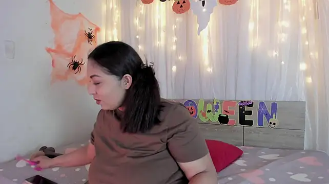 Lauralove_69 - play titis