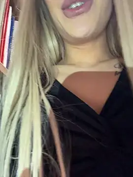AlyssaFoxx_ - 2 Fingers in Pussy Like Crazyyy⚡