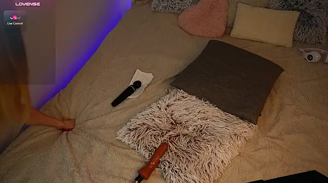 Lunaasecretss - Huge Squirt & Toy Control💦