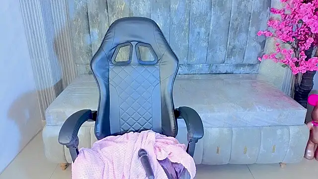 Emma___s - NAKED + SPANKS ASS