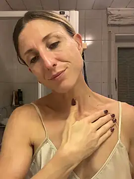 VivienneBlac - Go doggy pose an shake💦