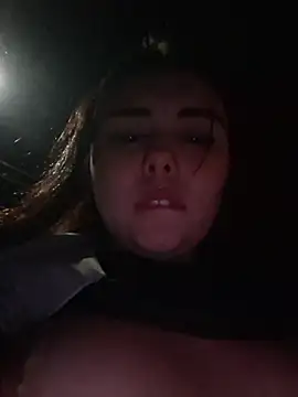 Julieth88_ - Take off your bra + saliva on boobs RISK