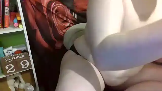 AverageRose - FULLY NUDE SHOWER SHOW 10+ MINS