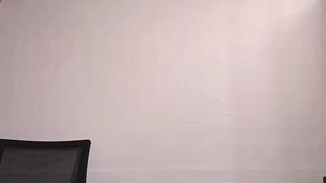 DeeannGunby - Lift my top and play with bra
