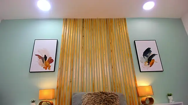 PamelaCollin - show tits