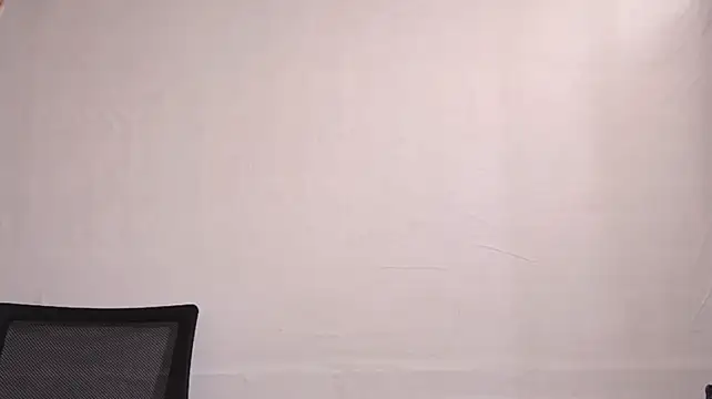 DeeannGunby - Lift my top and play with bra