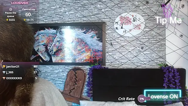 Darkbluegp - Flash boobs and pinch nipples closely.