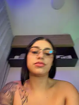 AlannaEvons - The bitches get naked 😈🔥