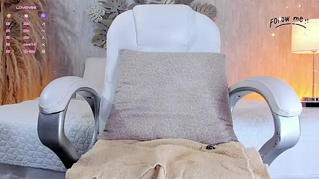 Laraa_jeean - 3 fingers in ass