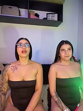 AlannaEvons - The bitches get naked 😈🔥