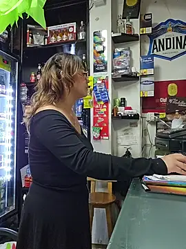 Lara_Moon20 - Show panties public 🤤