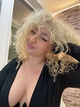 CurlyDaisy - LT get snap+ 1 sexy vid + 2 min CT