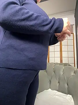 VickyBlazze - Make These Curves Bounce!