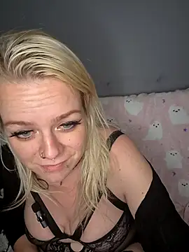 Brattylittledemonx - Naked 20 mins