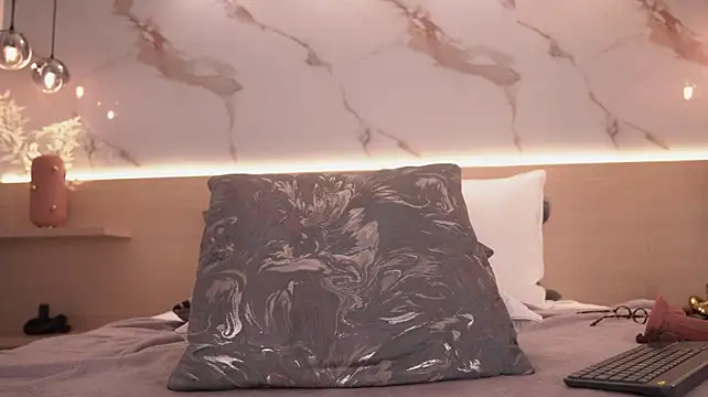 SolAvelar - Suck my fingers+ wet my nipples❤️