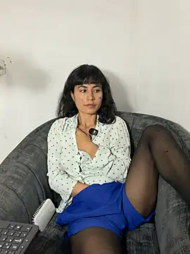 Kanela3434 - Show pantyhose feet