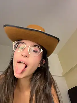 Emma_Vonn - TOP OFF + RUB MY PUSSY 🍑😏