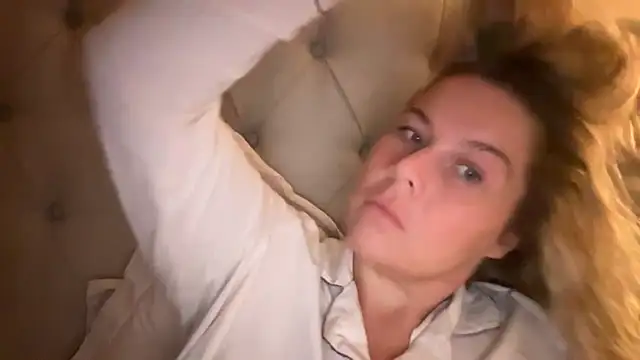 Erincheshire - LT GETS 10 MIN SQUIRT VID