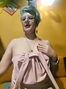 Illona71 - out bra 10 min