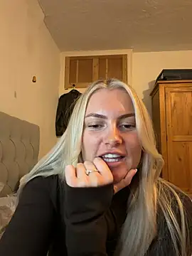 MegOliviaaxo - Cover my booty and boobs in oil💋