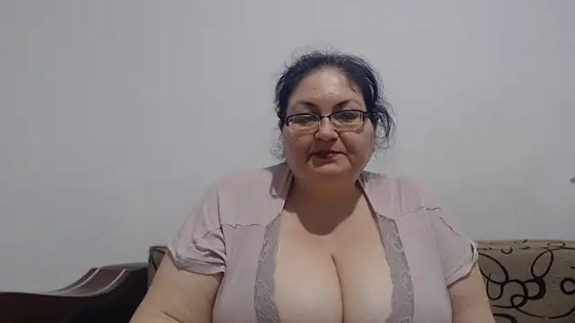 Nykyxo - oil my boobs, ass