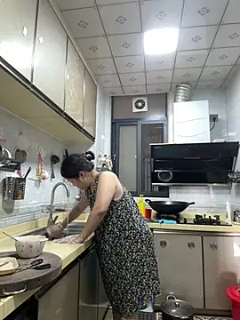 Amy1688 - 户外脱内裤特写小穴