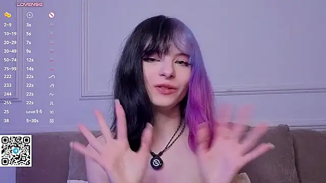 ItsFeliDoll - to play with nipples