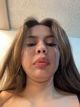 AleeshaCameron2 - fingering pussy wet with saliva