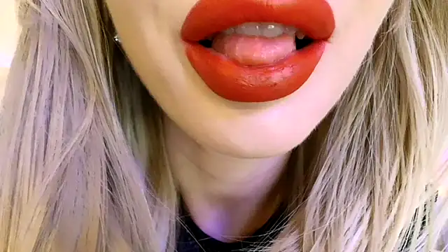 Velvet_kissx - How about some wetness?Booom 💦 😈 👄 🎇