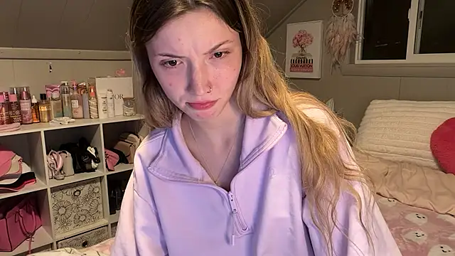 Kaialuvv - Strip to lingerie