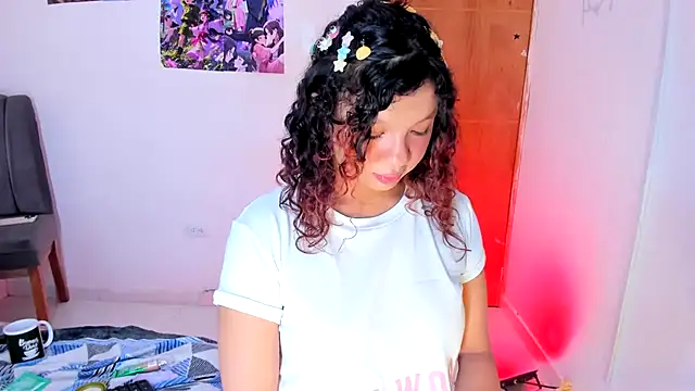 Emily_Coper18 - show flexible naked