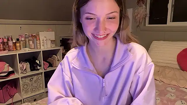Kaialuvv - Strip to lingerie