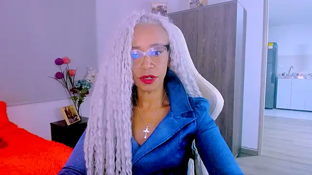 ScarlettMalbec - Sexy striptease 🥵