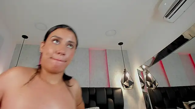 Samantha_hotly