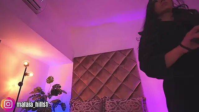 Malaia_hills - ⭐FINGERING PUSSY + DOMI IN CLIT⭐