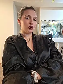 LaylaBlakes - Help me choose what to take off next 🚫