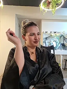 LaylaBlakes - Help me choose what to take off next 🚫