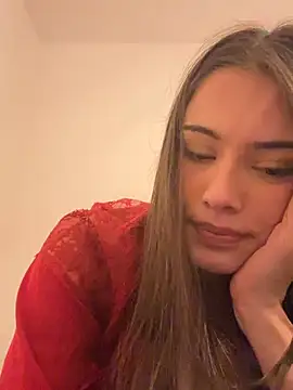 MyaMore1 - Je suce mon plug