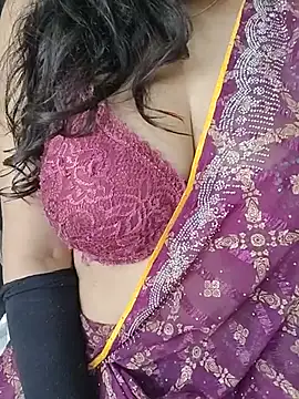 _in_v_a_n_i_ll_a - Hard boobs press and suck