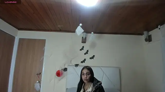 Dulce_Mariie - oil show tits/ ass