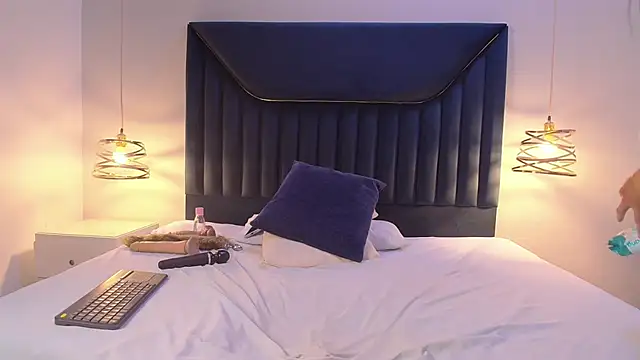 CamilaMoons - Two fingers pussy 💦👀