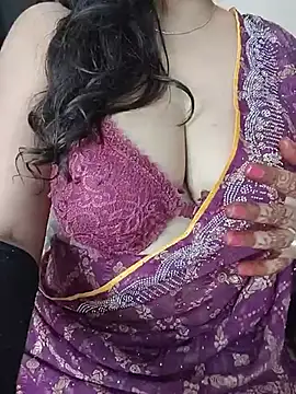 _in_v_a_n_i_ll_a - Hard boobs press and suck